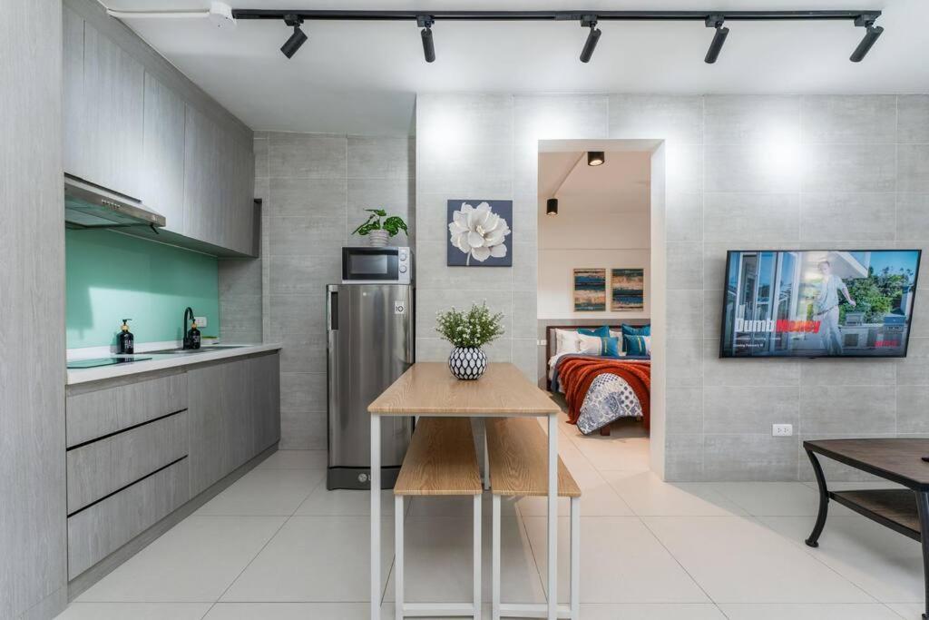 Airport Express Hostel E-527, 2 Minutes To Airport,Fast Wifi, Free Netflix Lapu-Lapu City Esterno foto